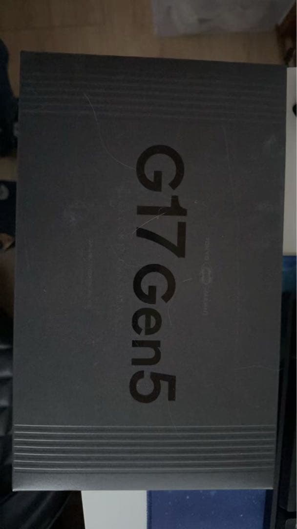 G17 Gen5 エアソフトガン 本体とマガジン2個