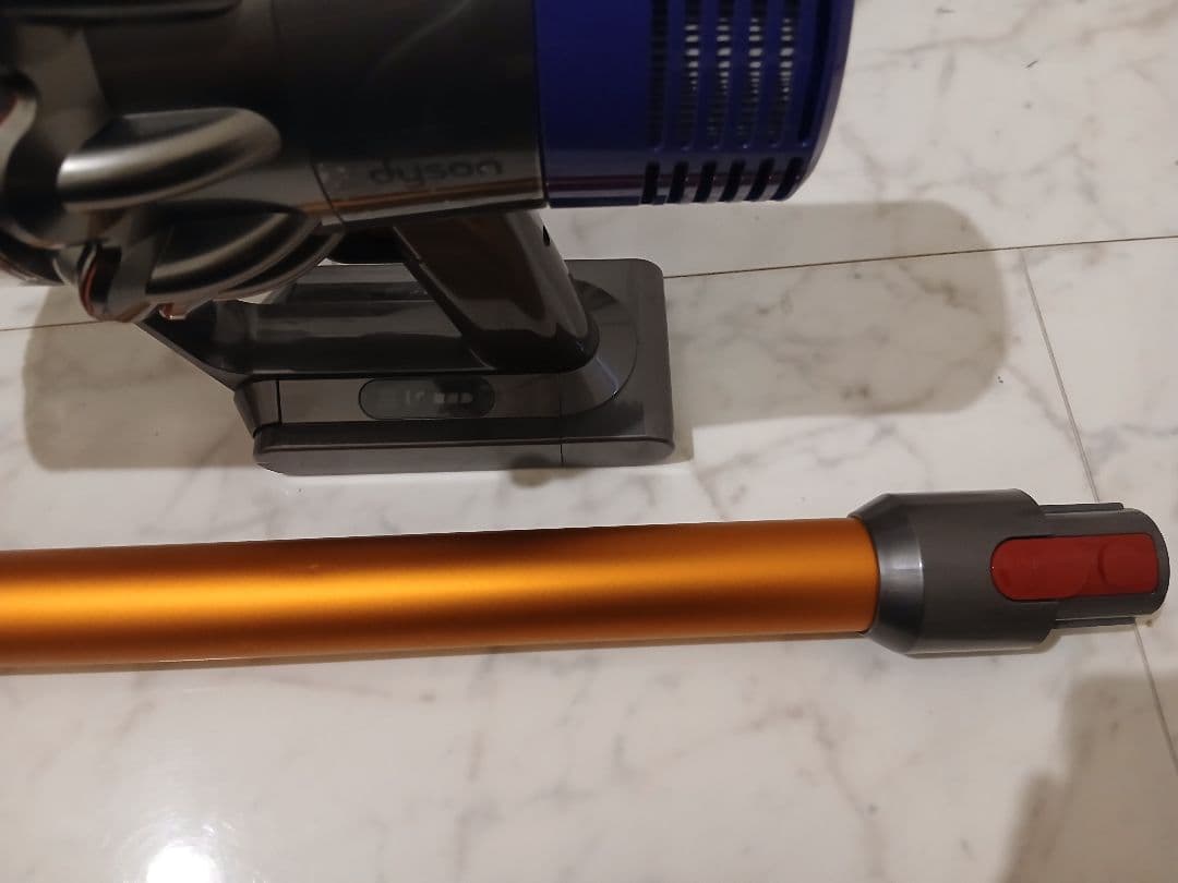 ダイソンSV12 コードレスクリーナー スタンド付き