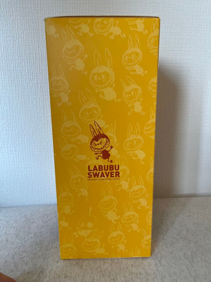 LABUBU SWAURER フィギュア　未開封
