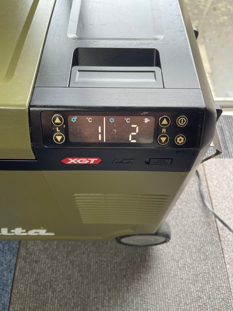 Makita 充電式保冷庫 CW004G 29L