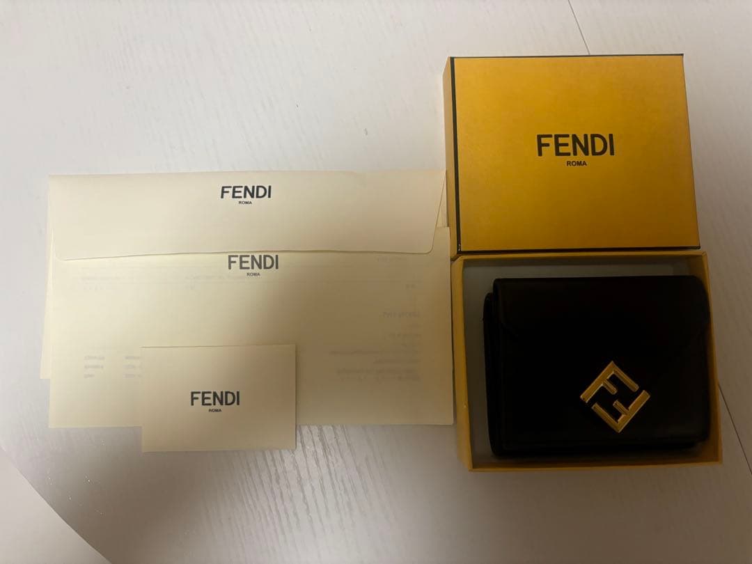 【国内正規品】FENDI ブラックレザー ミニ財布