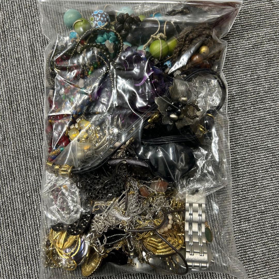 イミテーションアクセサリー まとめ売り 1kg ①