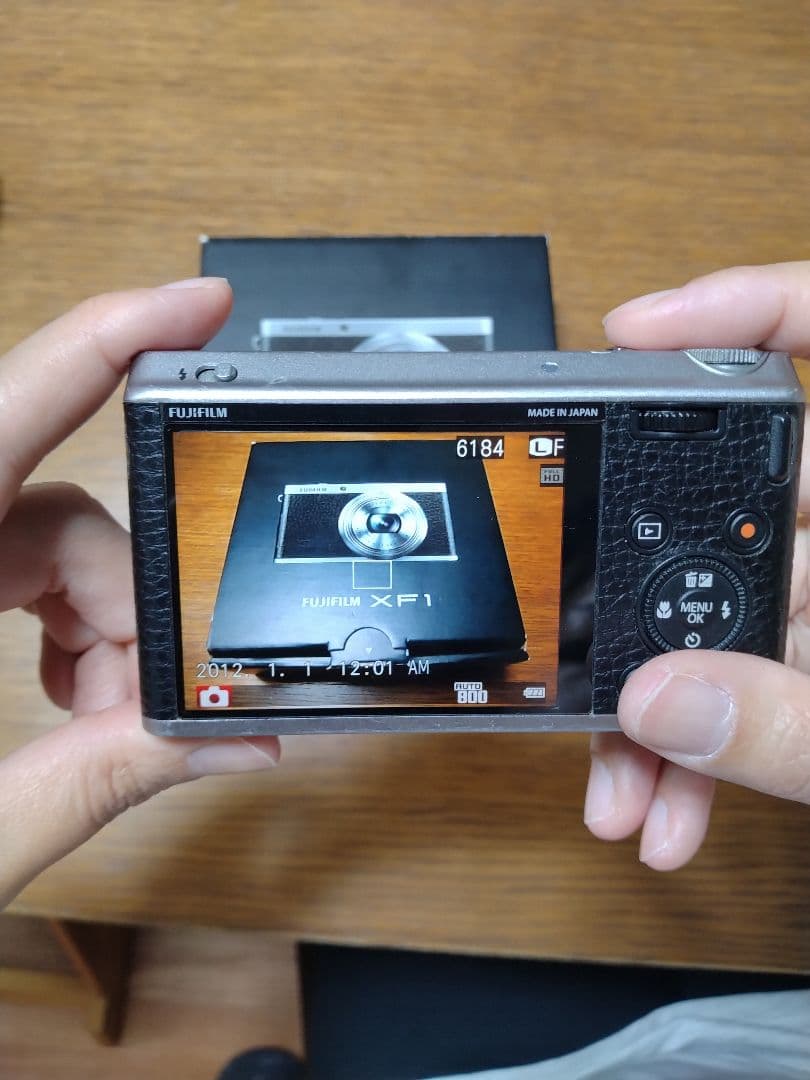 【箱あり】FUJIFILM XF1 富士フィルムコンパクトデジタルカメラ　黒