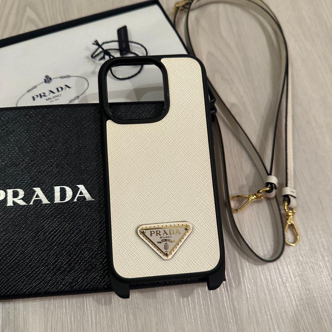 美品✨PRADA サフィアーノトライアングル iPhone14proケース