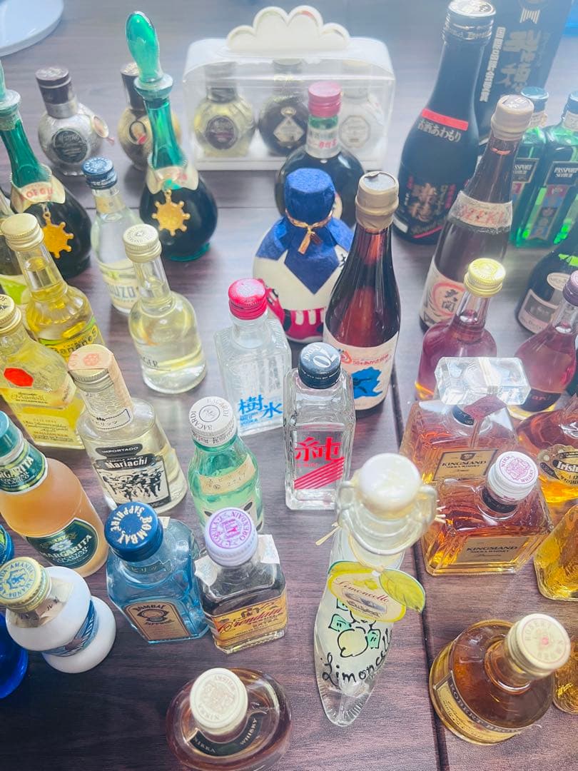 ー*う様 oo3古酒ミニボトルウイスキー、ブランデー、リキュールなど 約200本