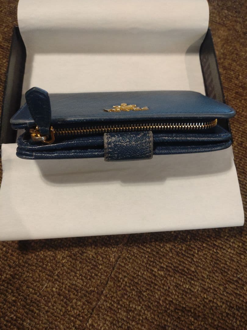 PRADA 二つ折り財布 青 レザー