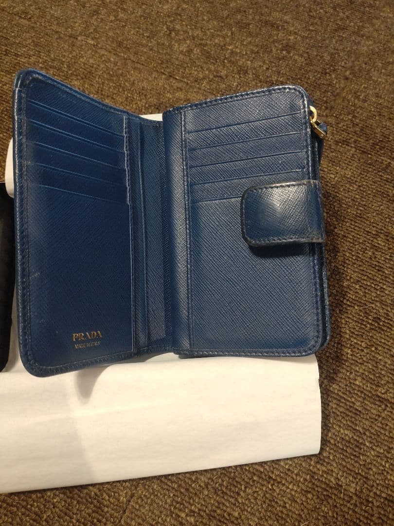 PRADA 二つ折り財布 青 レザー