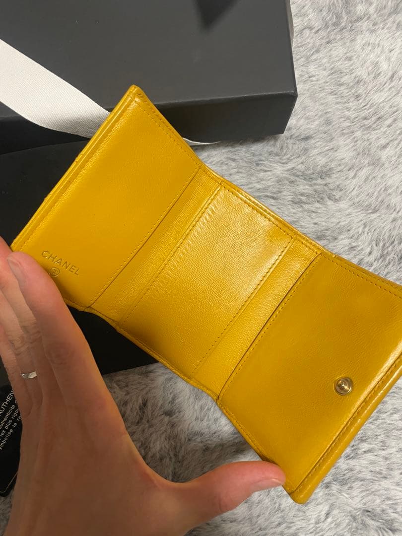 CHANEL イエロー キルティング 三つ折り財布