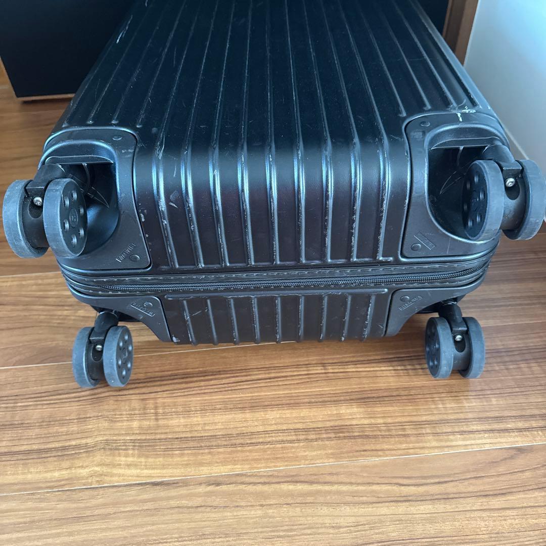 リモワ　RIMOWA essential M BLACK