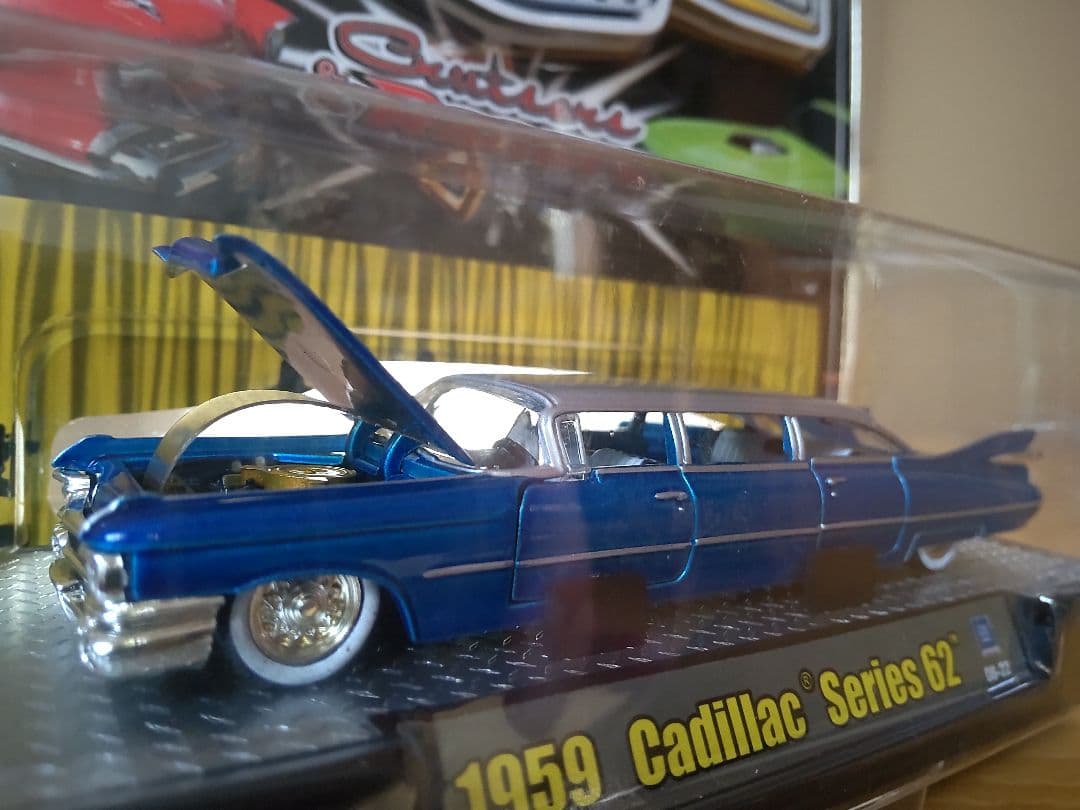 ミニカー M2machines 1959 cadillac 1/64