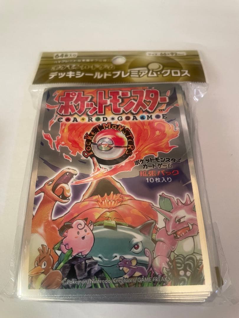 ポケモンカードゲーム デッキシールドプレミアム・グロス 拡張パック第1弾64枚入