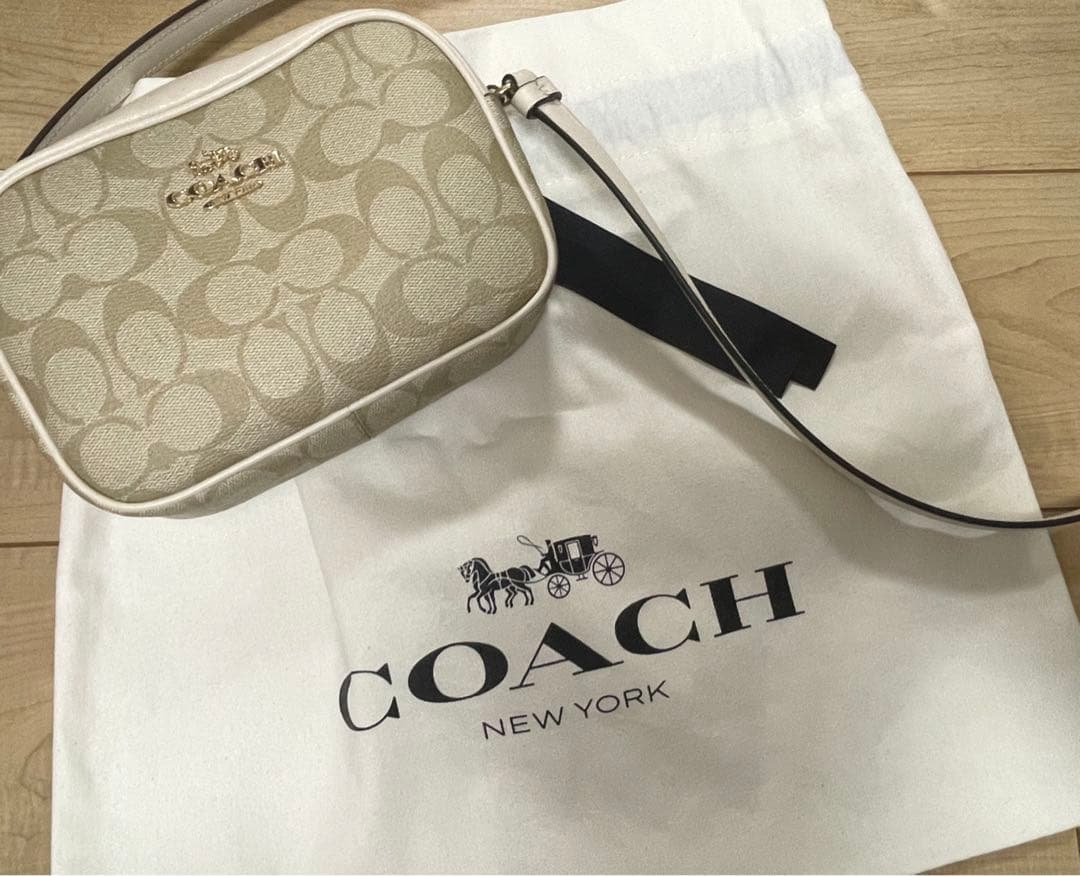 COACH ショルダーバッグ シグネチャー柄　ベージュ　❤️