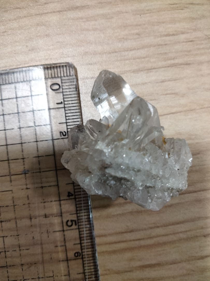 国産鉱物　山梨県　塩山竹森山　天然水晶　　トルマリン入り水晶