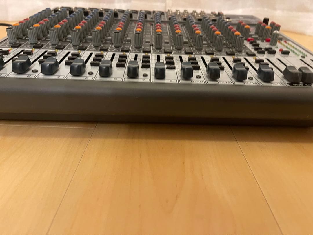☆極美品 ベリンガー XENYX X2222USB 16ch アナログミキサー