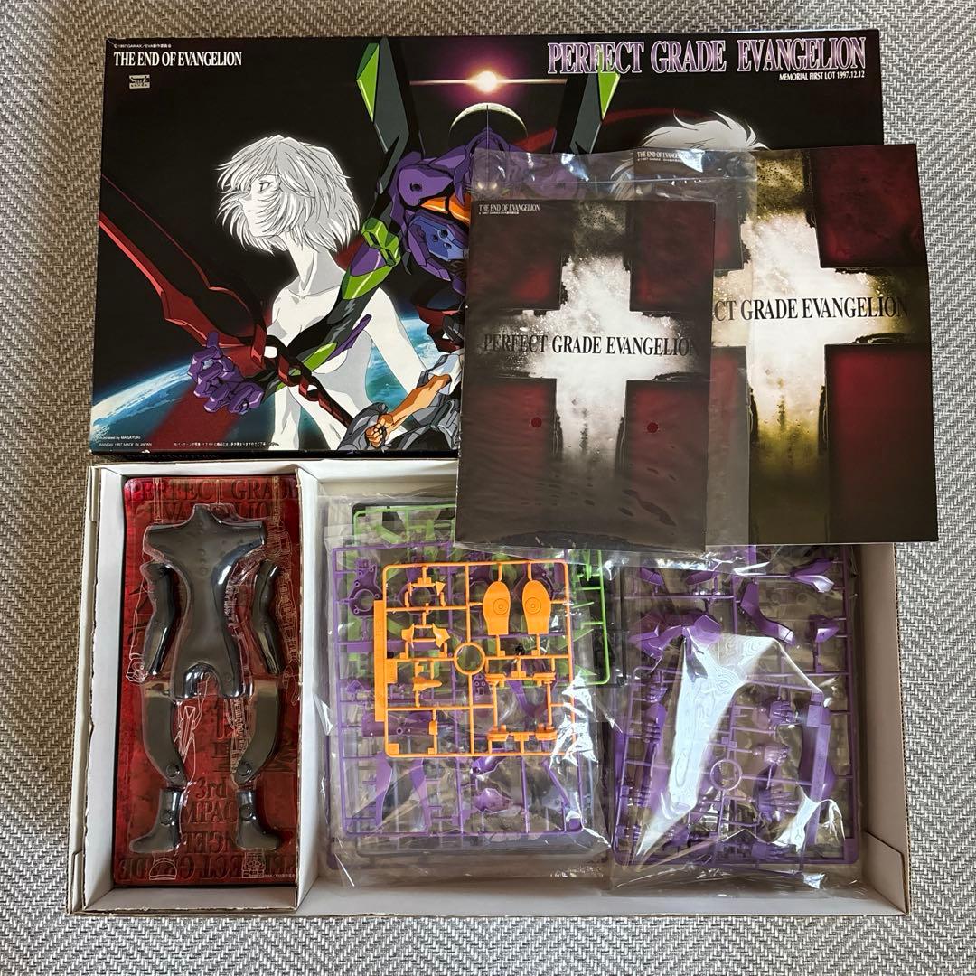 【初回限定版　1997年発売】 エヴァンゲリオン初号機プラモデル　バンダイ