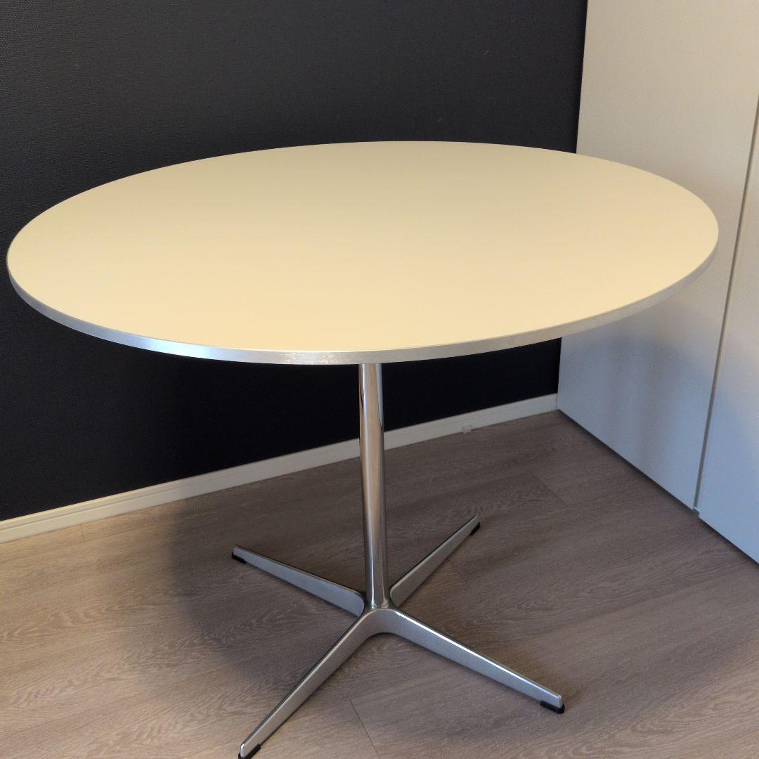 フリッツ・ハンセン 円テーブル A623