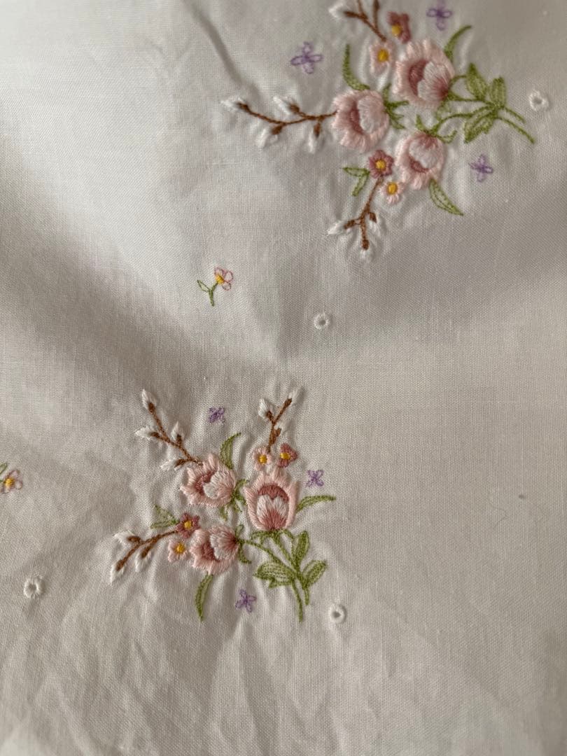 フランスアンティークஐ⋆*優しい色合いの花柄刺繍のクロス