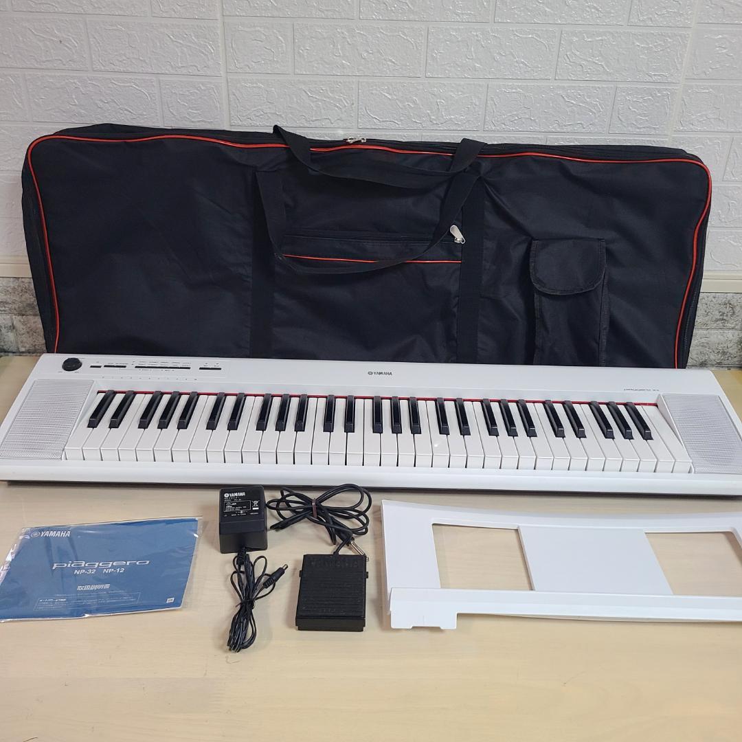 ヤマハ piaggero NP-12WH 61鍵 (譜面台 ペダル ケース付)