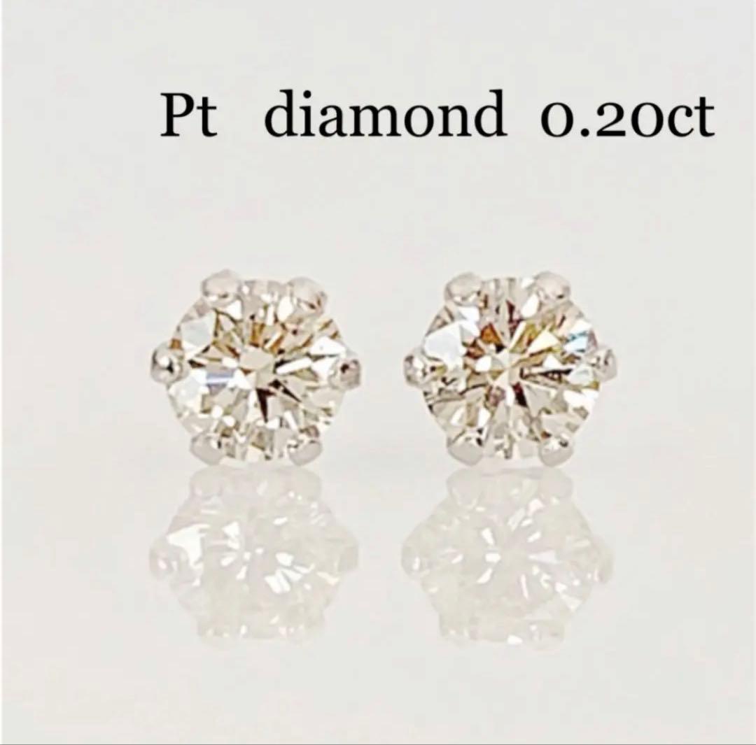 Pt 天然ダイヤモンド0.20ct ！ シンプル6本爪ピアス