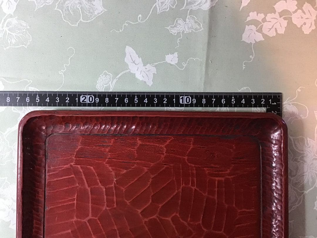 お盆　木製トレー　彫刻模様入り　4枚セット　アンティーク　昭和レトロ　民芸　80