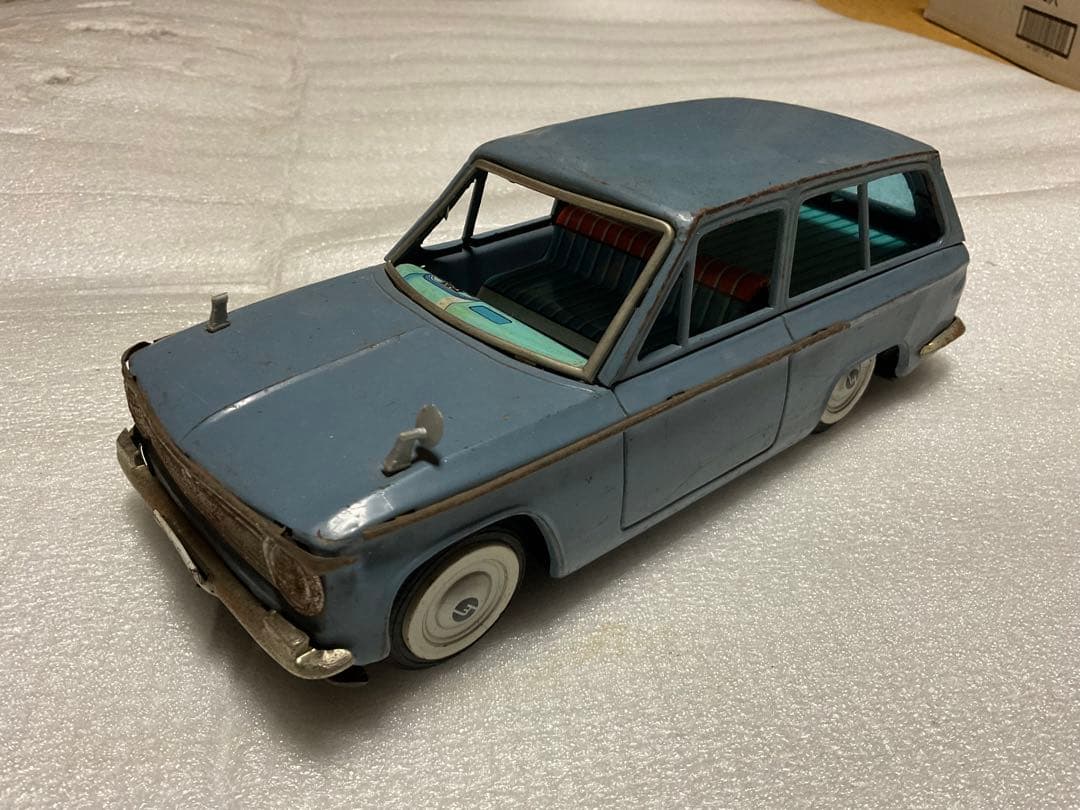 マツダ・ファミリアバン／ブリキカー。【年代不明？箱無し、ミラー取れ】。