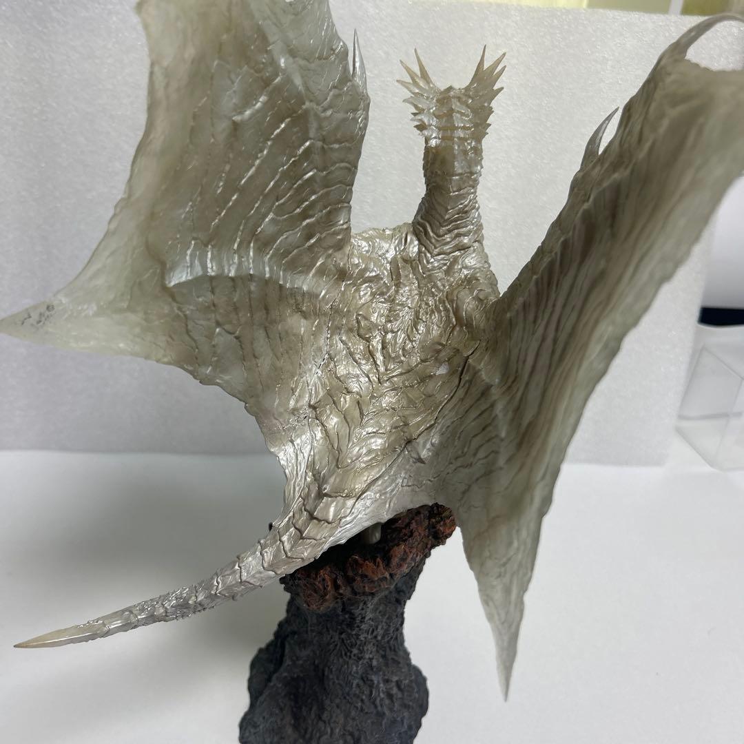 【希少品】モンスターハンター　クリエイターズモデル　クシャルダオラ　脱皮ver