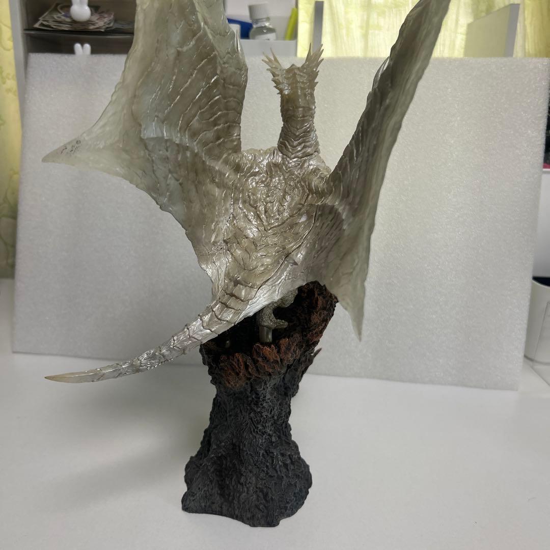 【希少品】モンスターハンター　クリエイターズモデル　クシャルダオラ　脱皮ver