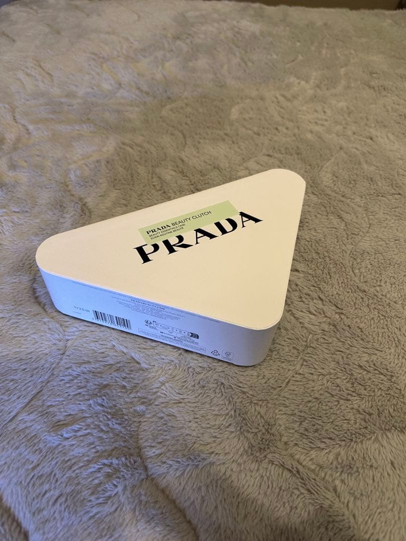 PRADAビューティクラッチセット クリスマスコフレ2025