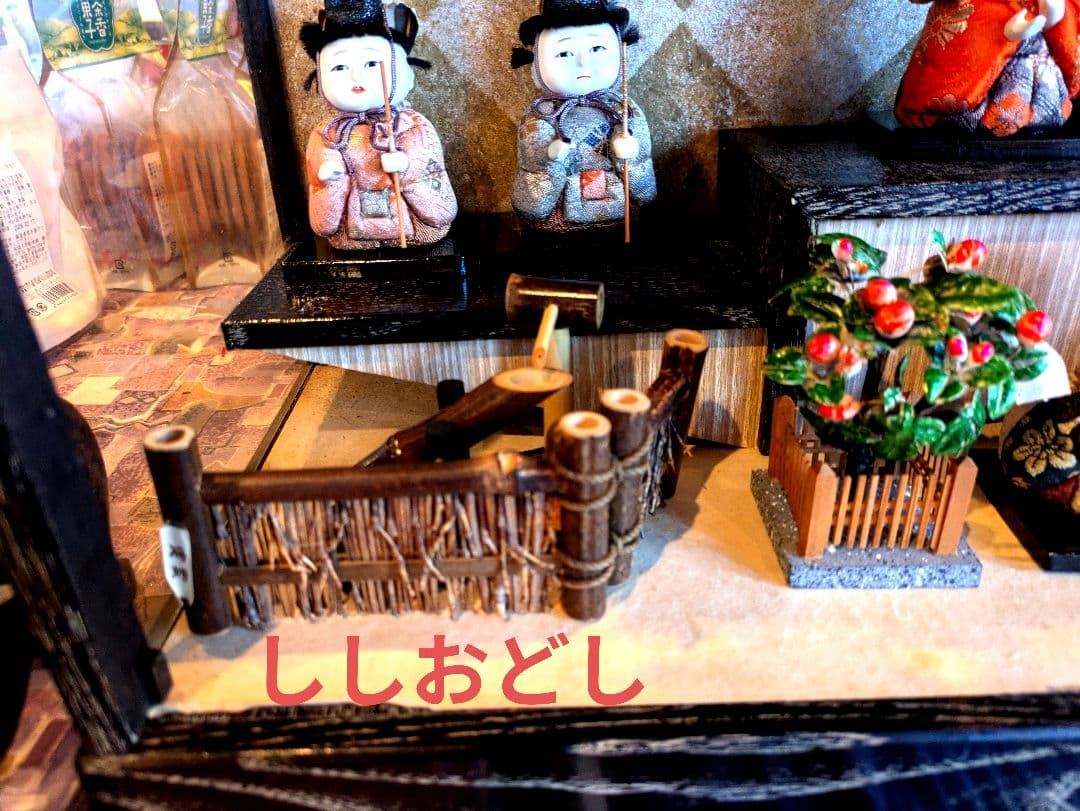 昭和30年代の木目込みお雛様 です 15人勢揃いしたコンパクトなアンティーク人形