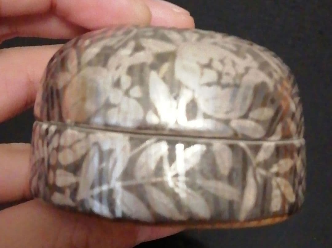 宮崎祐輔作　白金銀彩　駱駝文　香合　共箱　共布　略歴付　茶道具