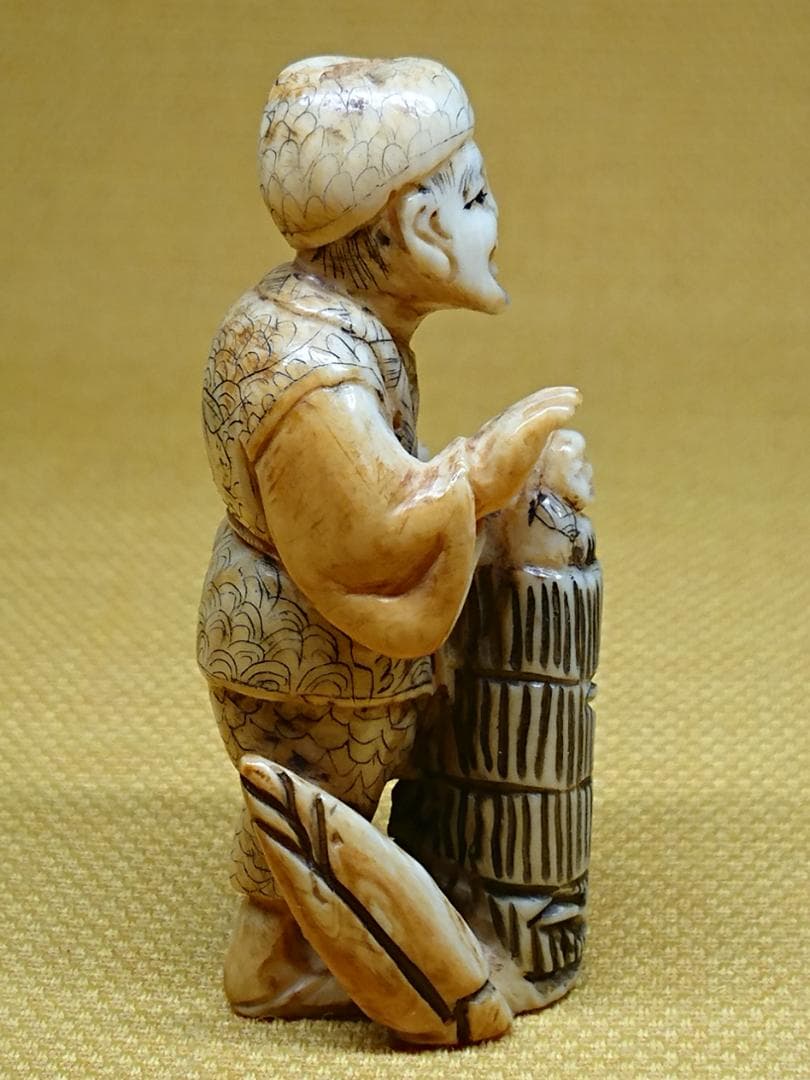 人形　天然素材　彫刻　彫像　根付　置物　インテリア　工芸品　美術品　A2825