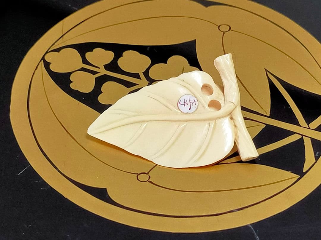 ♥　根付　蝉　セミ　在銘　骨董品　彫刻　アンティーク　レトロ