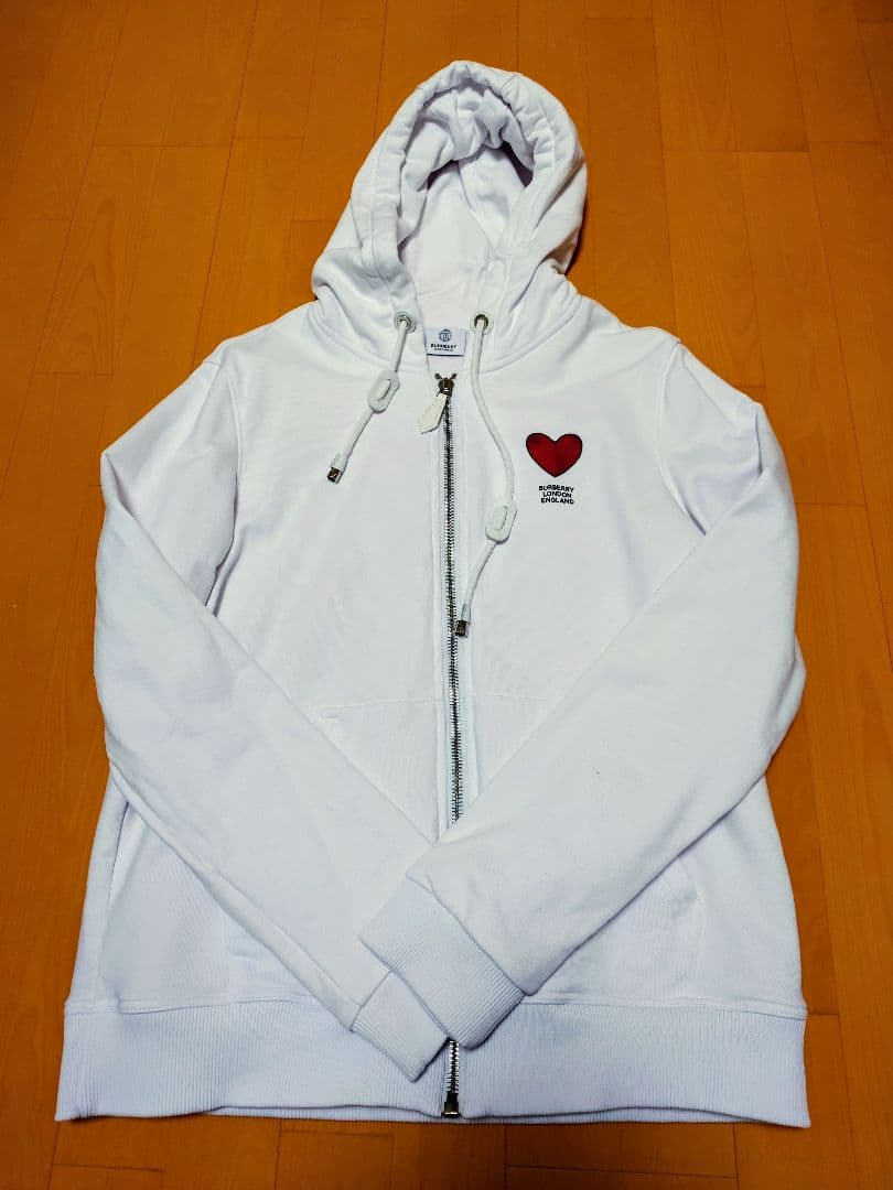 ★新品★ Burberry ハート刺繍 パーカー ホワイト