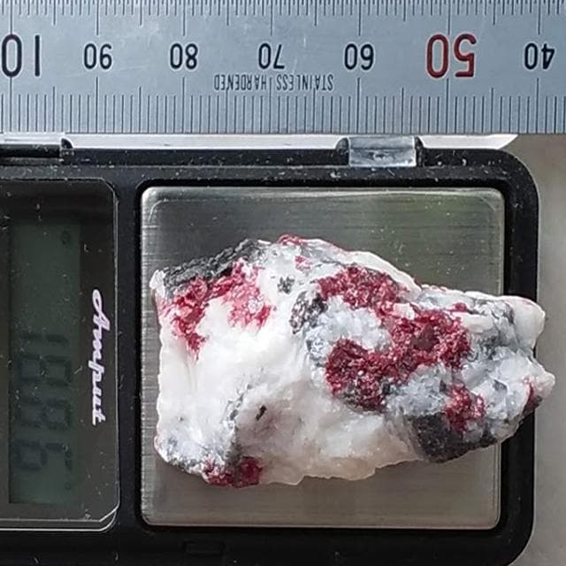 18.86g　辰砂　結晶たちの饗宴　シナバー　鉱物標本　美品