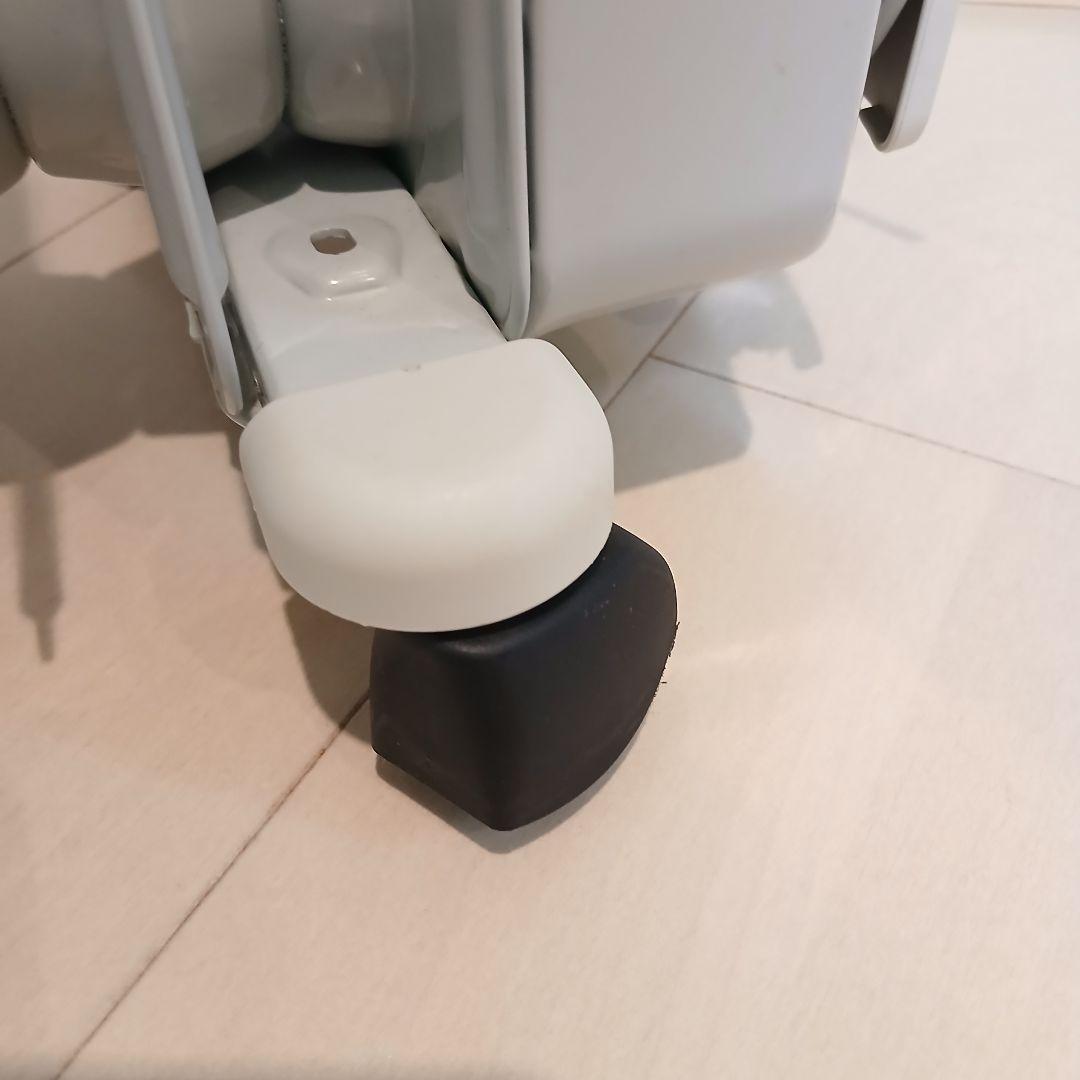 DēLonghi　ECOモード付きオイルヒーター ホワイト