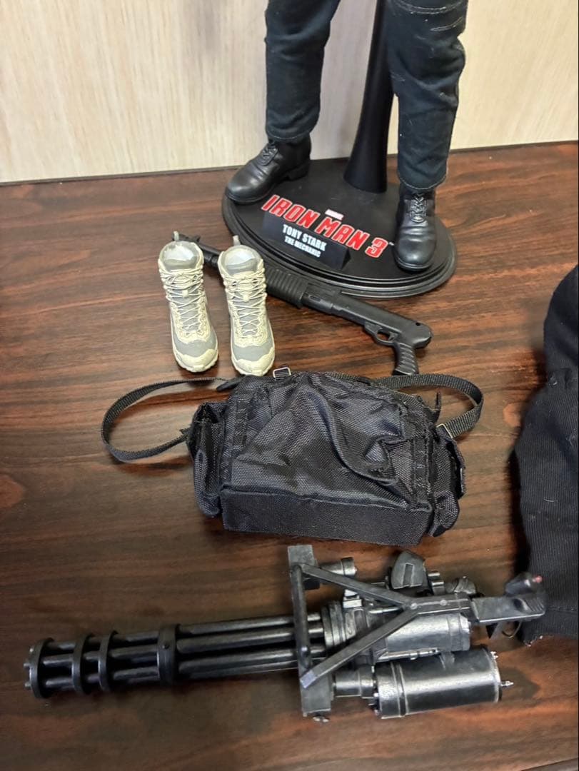 2025/12/1までkenta ホットトイズ ターミネーター t800