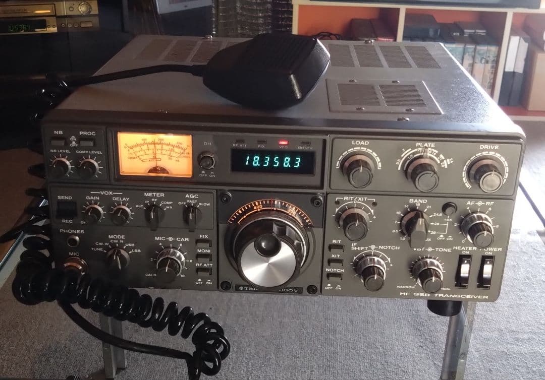 TRIO　トリオ　SSB トランシーバー　TS-830V 無線機