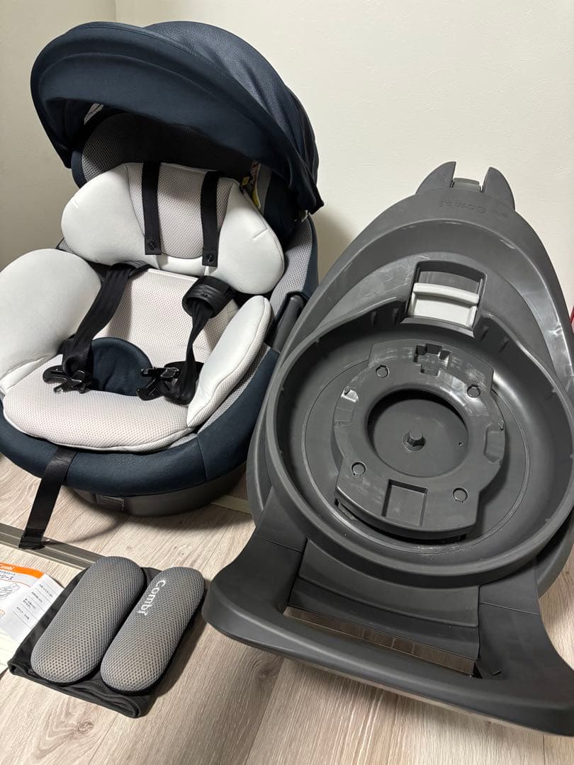Combi THE S ISOFIX チャイルドシート　ネイビー