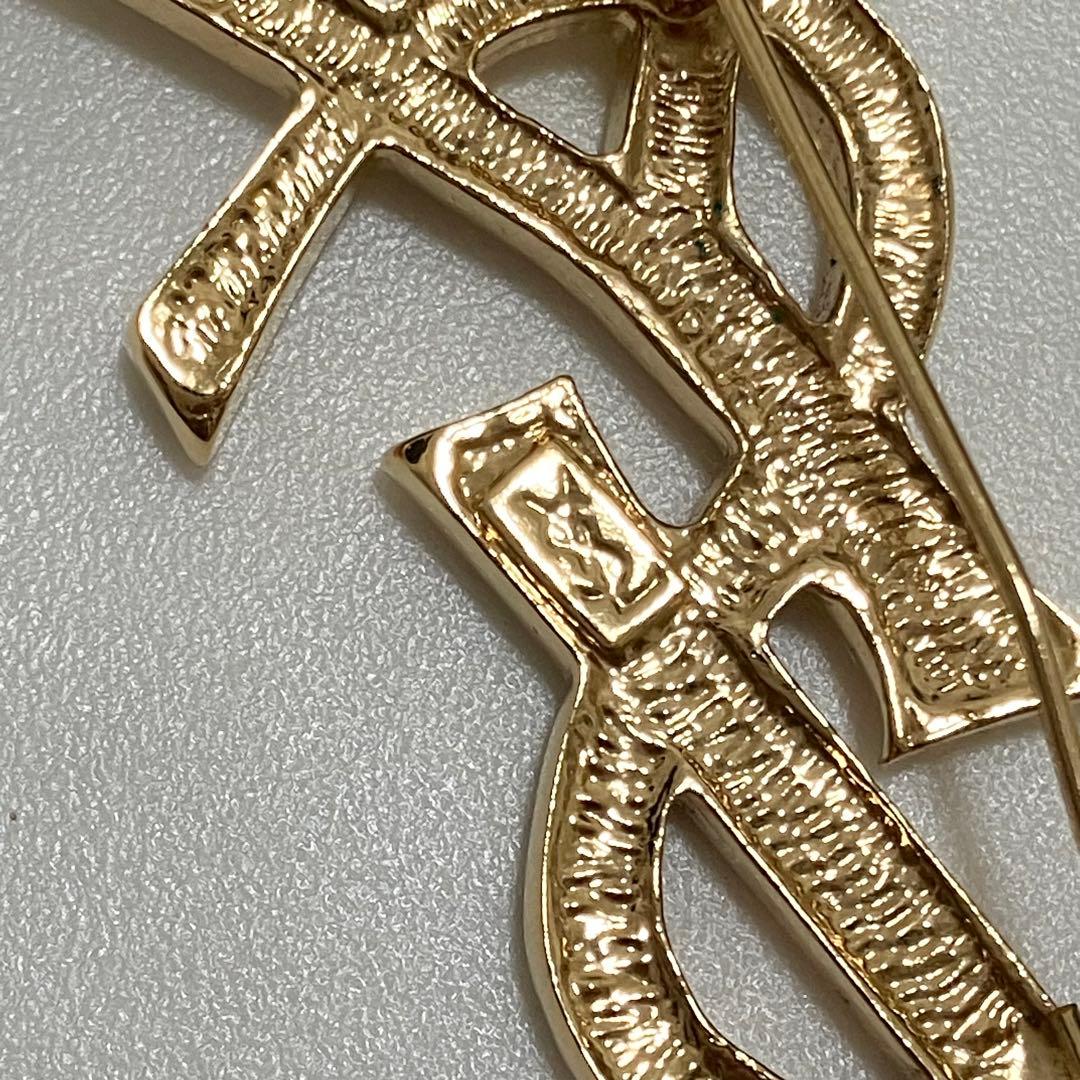 Yves Saint Laurent✨ イブサンローラン　ブローチ　ロゴ