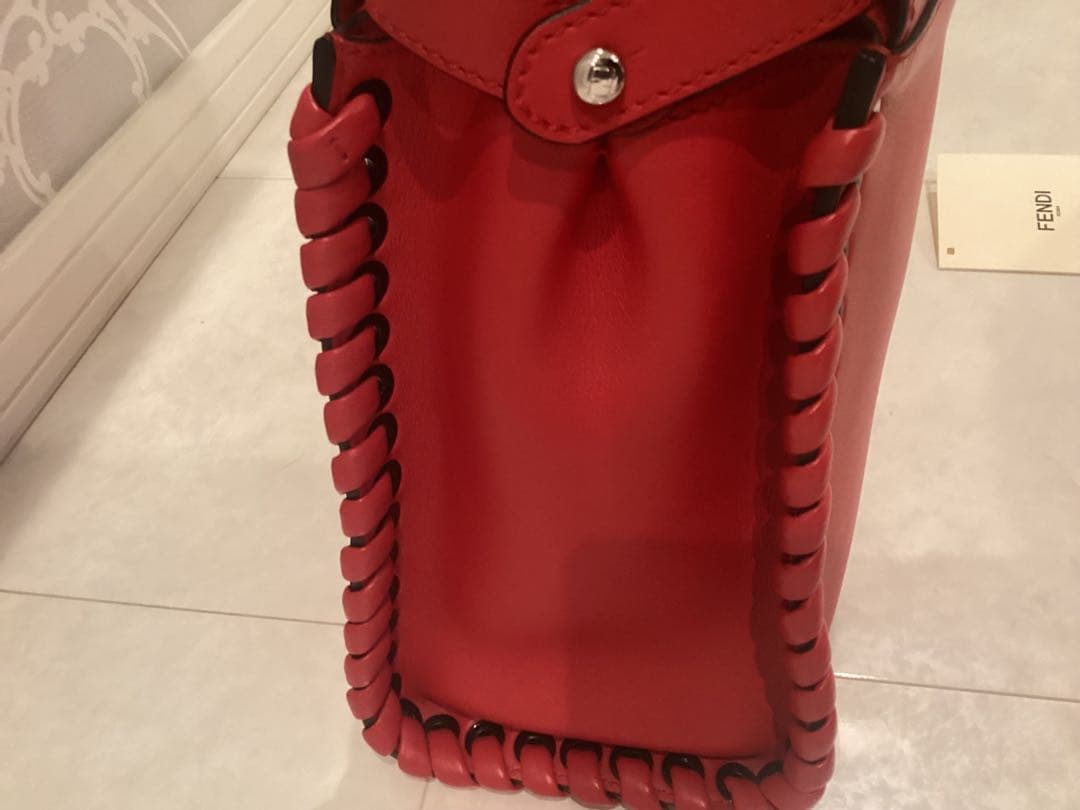 FENDI ピーカブー レギュラー 赤ショルダーバッグ