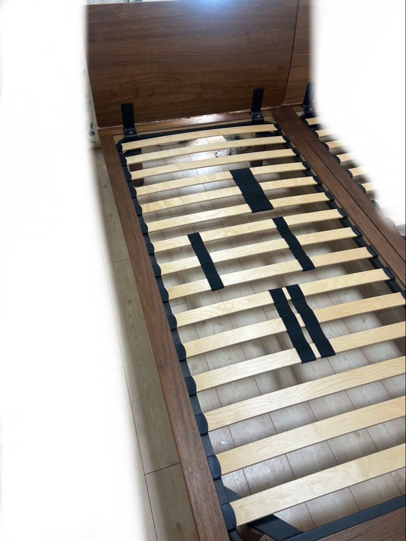 23区内送料無料！無印　シングルベッド　ウォールナット材　ヘッドボード付き①