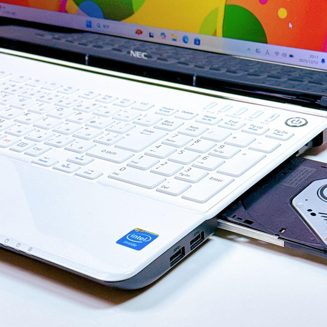 新品SSDで爆速✨windows11 ノートパソコン✨オフィス カメラ 白