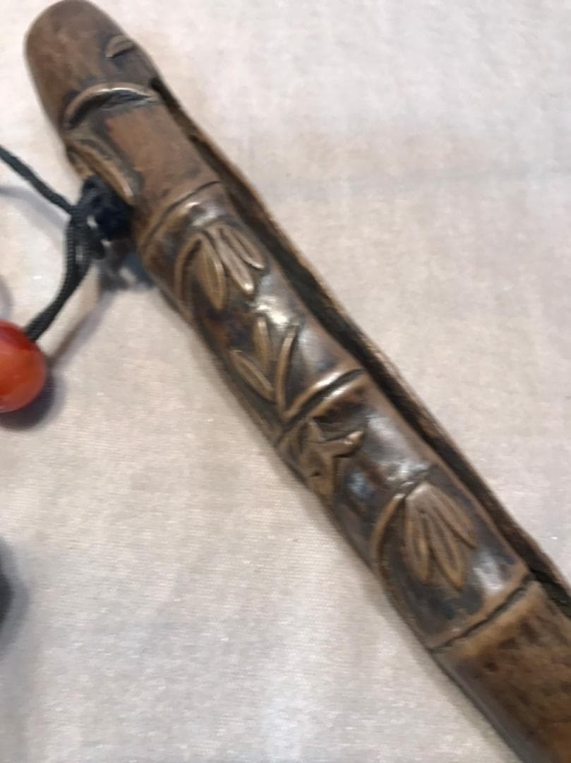 腰差煙草入れ　煙管筒　アイヌ彫り柘植竹形鋤彫