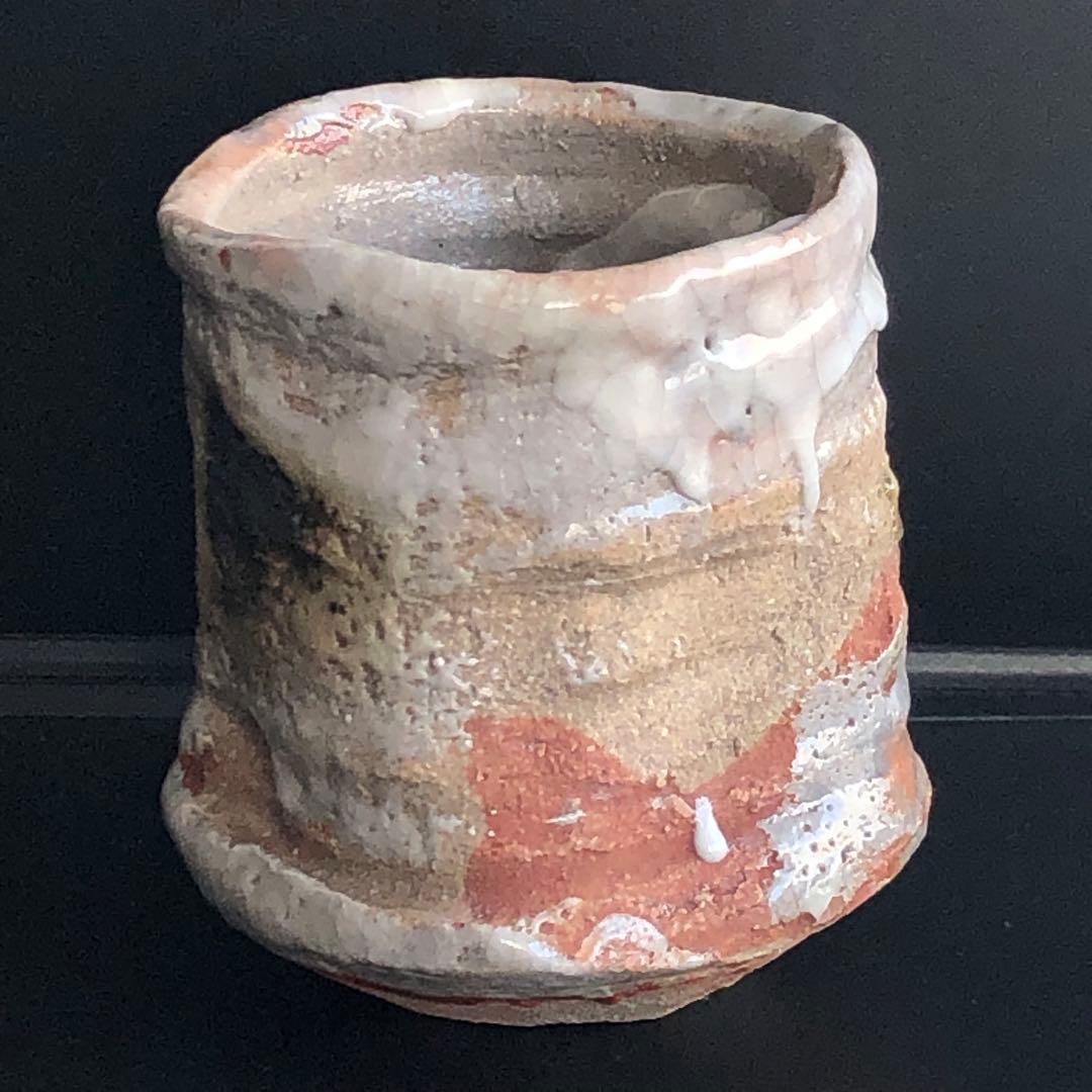 美しい古美術品◼️蔵から見事にくねくねした雰囲気の良い茶碗が出てきました。茶道具