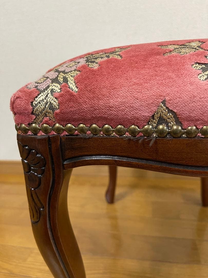 フラワー刺繍 ピンク コロロ調アンティークスツール