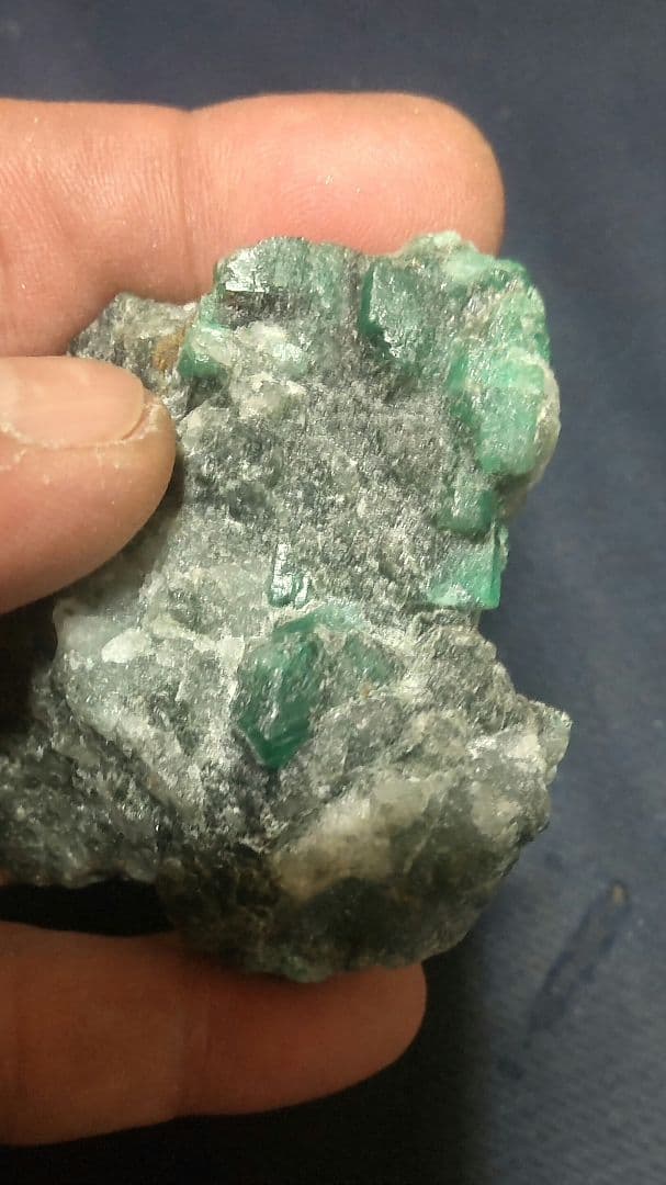 天然エメラルド原石、パキスタン産