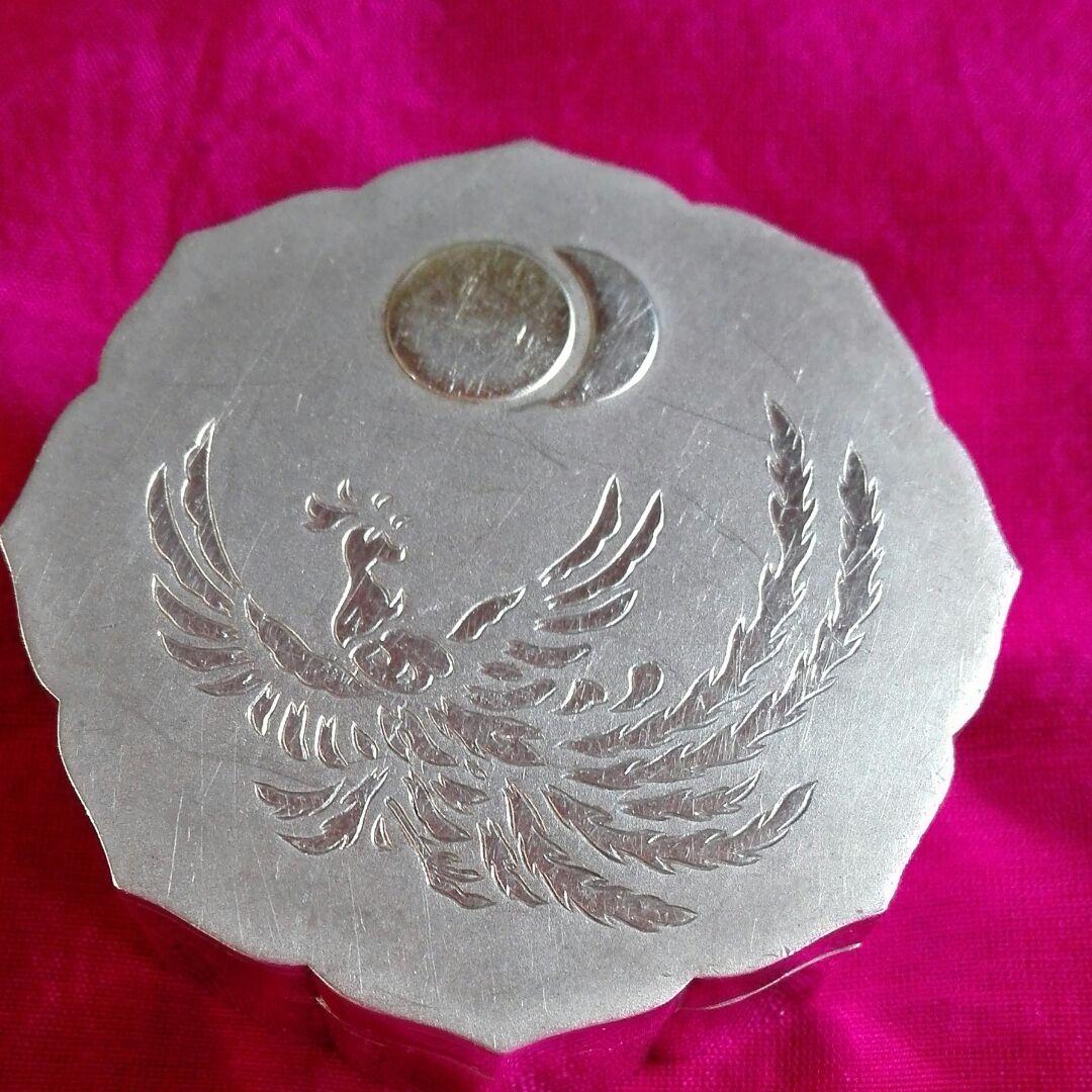 ボンボニエール。八稜鏡形香合型日月、鳳凰文。純銀徳力。菓子入。天皇。皇室。中古。