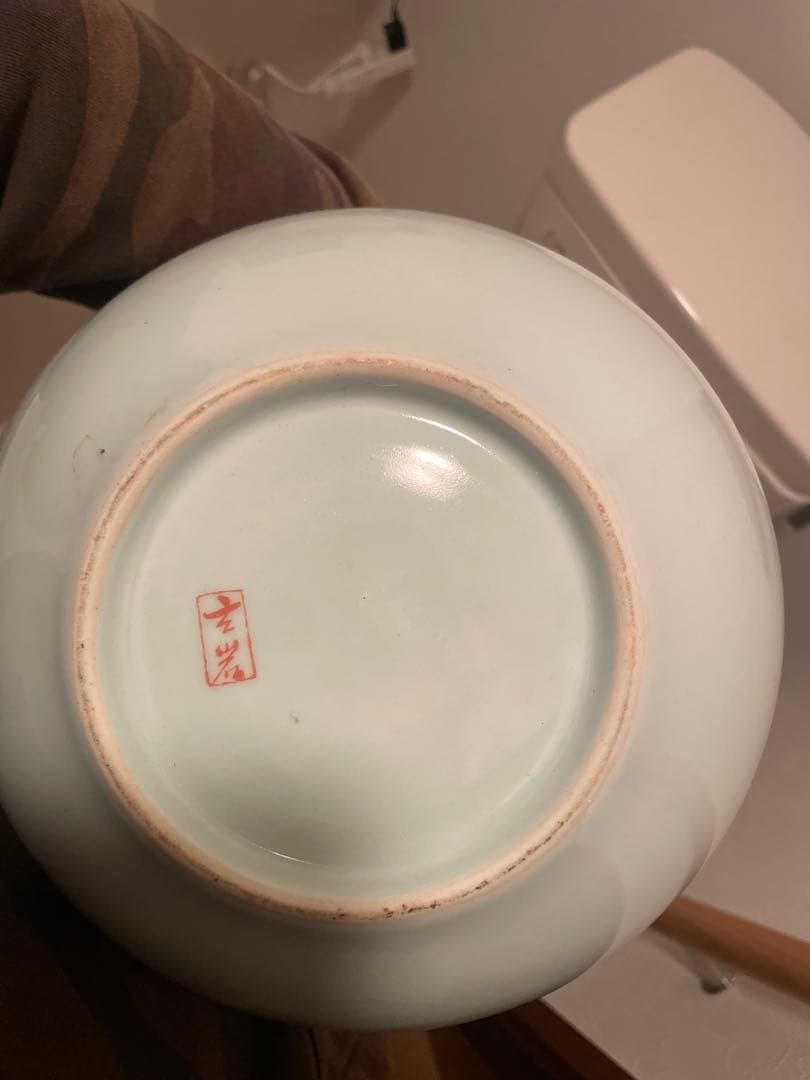 白磁の馬の絵柄の陶器花瓶