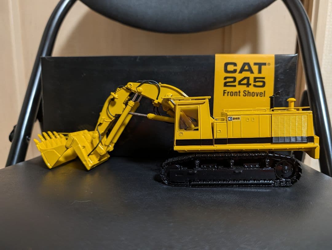 絶版品　CCM CAT 245 Front Shovel 1/50