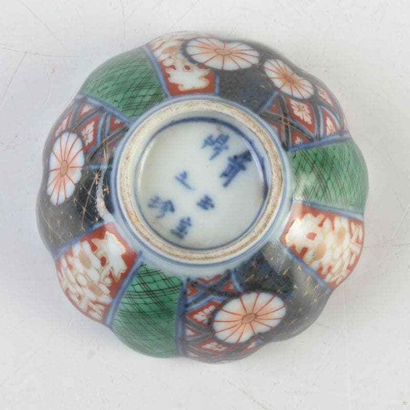 伊万里焼　奇玉宝鼎之珍　色絵金彩　花草文　輪花盃　時代箱付　V　9550